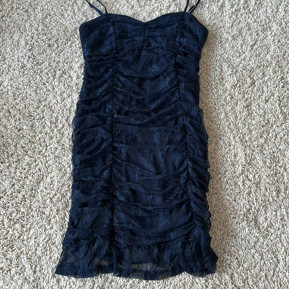 LULU’S MINI DRESS - Picture 1 of 3